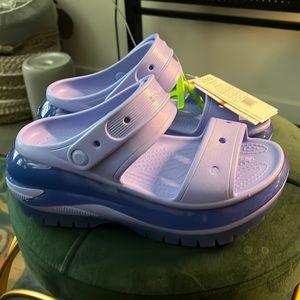 Mega Crush Sandal never worn! Women’s 8 men’s 6. moon jelly color :)
